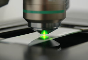 Microscope confocal à fluorescence